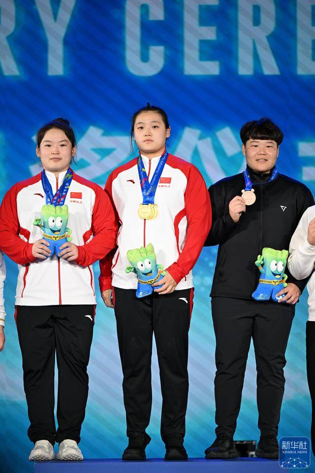 关于举重女子公斤级比赛，中国选手包揽冠亚军的信息